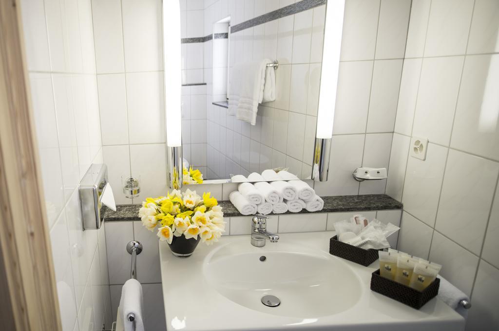 Hotel Weiss Kreuz Malans Экстерьер фото